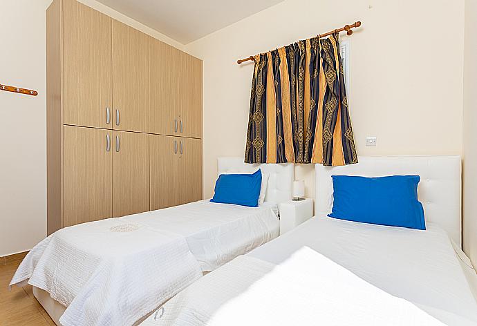 Twin bedroom with A/C, and upper terrace access . - Kalisto Beach Villa . (Галерея фотографий) }}