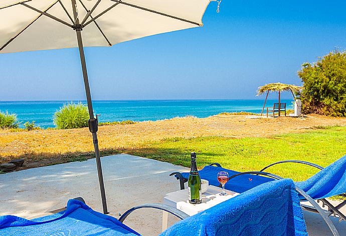 Garden area . - Kalisto Beach Villa . (Fotogalerie) }}