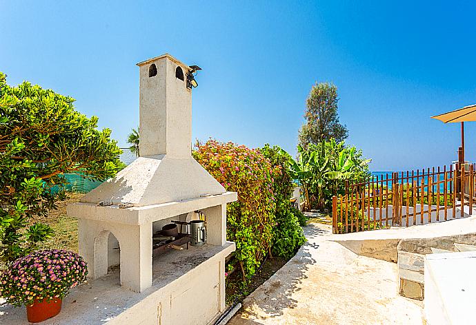 BBQ area . - Kalisto Beach Villa . (Galerie de photos) }}