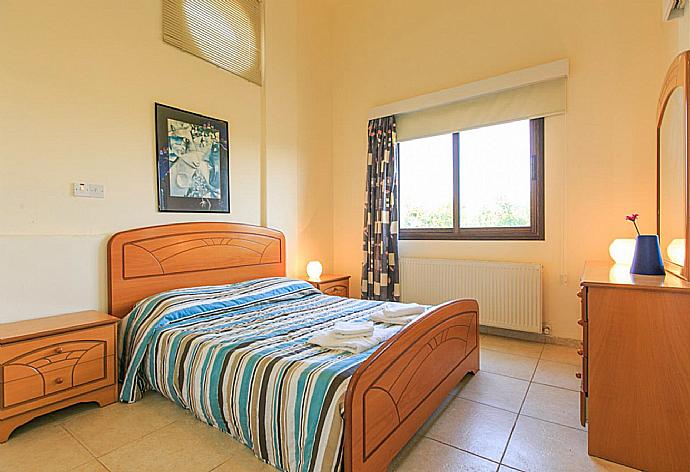 Double bedroom with en suite bathroom and A/C . - Villa Bougainvillea . (Galería de imágenes) }}