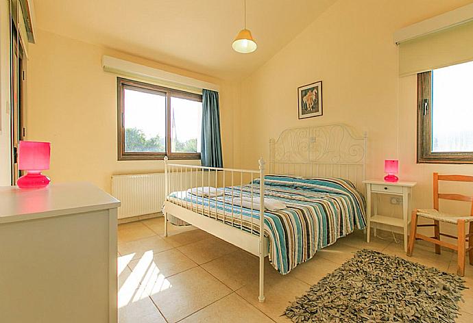 Double bedroom with en suite bathroom and A/C . - Villa Bougainvillea . (Galleria fotografica) }}