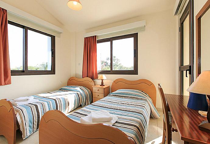 Twin bedroom with A/C . - Villa Bougainvillea . (Galería de imágenes) }}