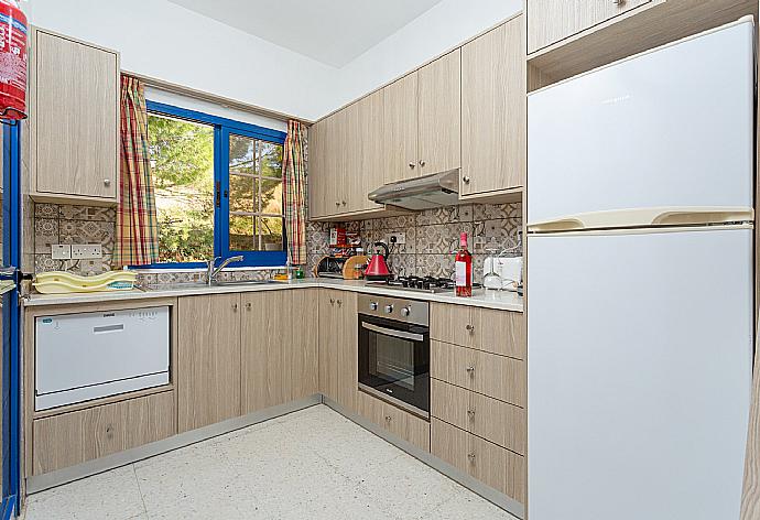 Equipped kitchen . - Villa Charoula Ena . (Fotogalerie) }}