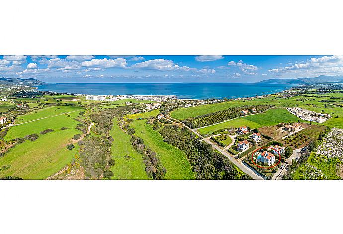 Aerial view showing location of Villa Iliada . - Villa Iliada . (Fotogalerie) }}