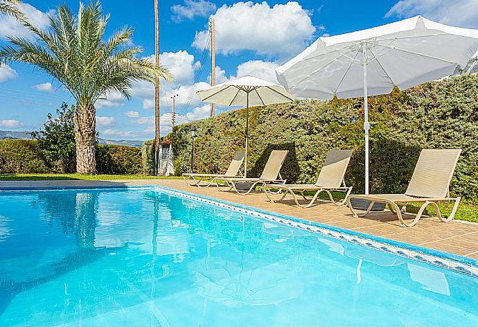 Private pool and terrace . - Villa Iliada . (Galería de imágenes) }}