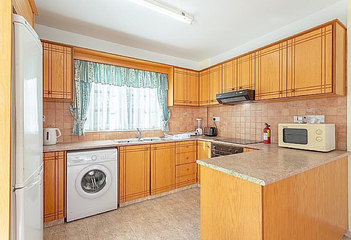 Equipped kitchen . - Villa Iliada . (Fotogalerie) }}