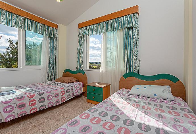 Twin bedroom with A/C . - Villa Iliada . (Photo Gallery) }}