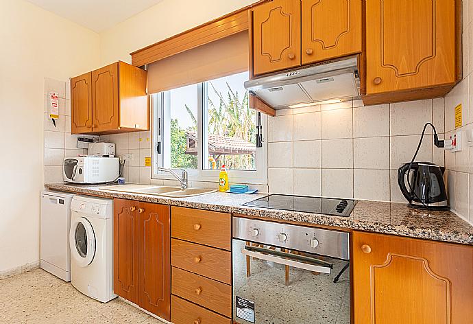 Equipped kitchen . - Sun Beach Villa . (Galerie de photos) }}