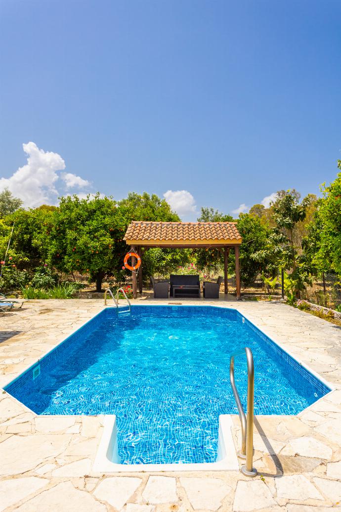 Private pool and terrace . - Sun Beach Villa . (Galería de imágenes) }}