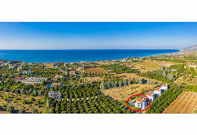 Aerial view showing location of Argaka Sun Villa Ena . - Argaka Sun Villa Ena . (Galería de imágenes) }}