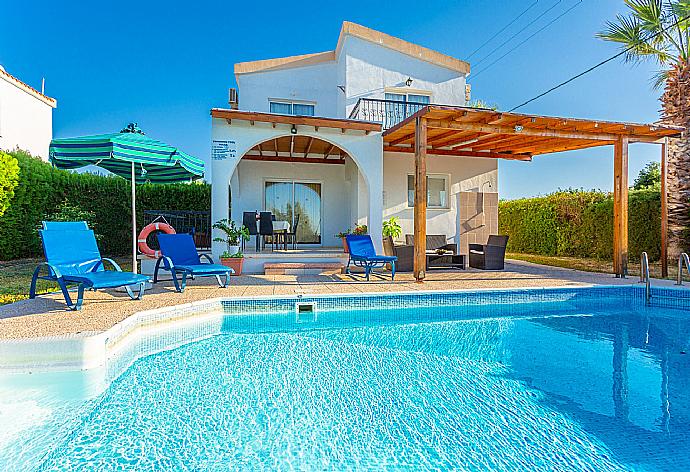 ,Beautiful villa with private pool and terrace . - Argaka Sun Villa Ena . (Галерея фотографий) }}