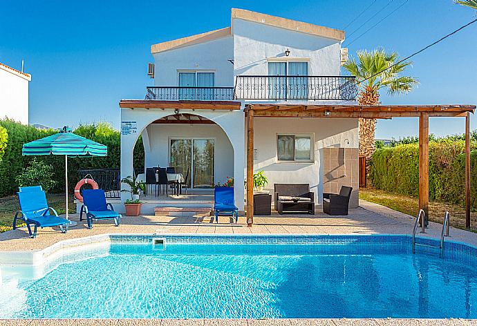 Beautiful villa with private pool and terrace . - Argaka Sun Villa Ena . (Galerie de photos) }}