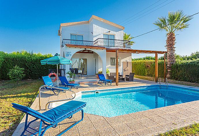 Beautiful villa with private pool and terrace . - Argaka Sun Villa Ena . (Galerie de photos) }}