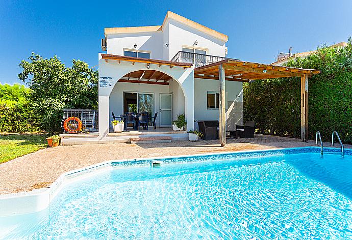 ,Beautiful villa with private pool, terrace, and garden . - Argaka Sun Villa Thio . (Photo Gallery) }}