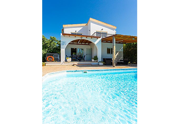 Beautiful villa with private pool, terrace, and garden . - Argaka Sun Villa Thio . (Galerie de photos) }}