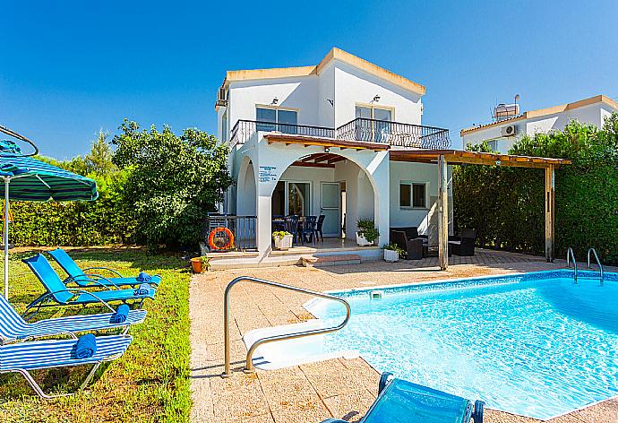 Beautiful villa with private pool, terrace, and garden . - Argaka Sun Villa Thio . (Photo Gallery) }}