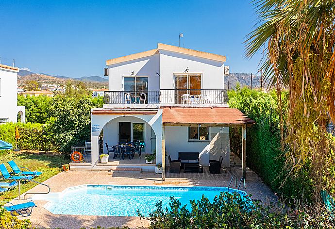 Beautiful villa with private pool, terrace, and garden . - Argaka Sun Villa Thio . (Galerie de photos) }}