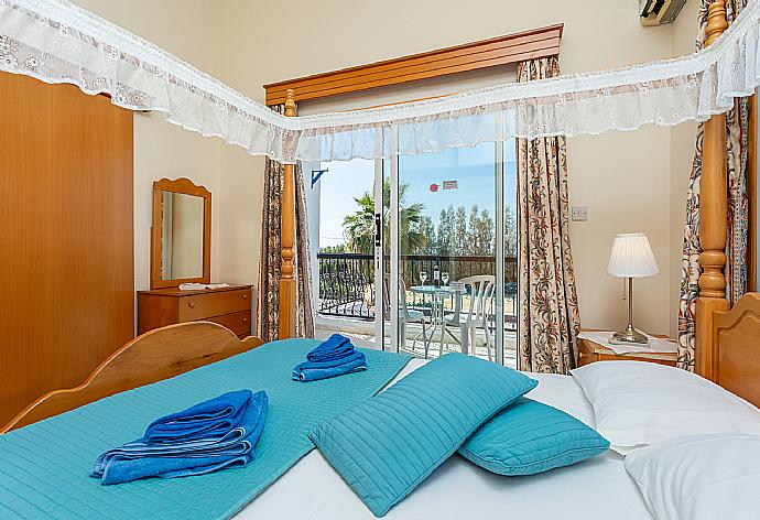 Double bedroom with en suite bathroom, A/C, and balcony access with sea views . - Argaka Sun Villa Thio . (Галерея фотографий) }}