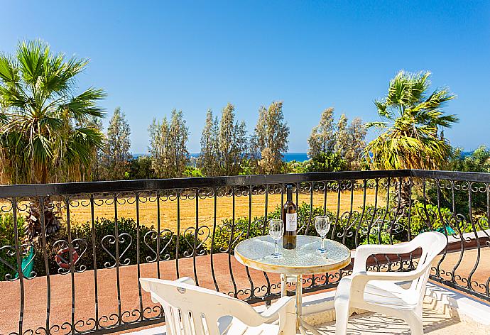 Balcony with sea views . - Argaka Sun Villa Thio . (Galerie de photos) }}