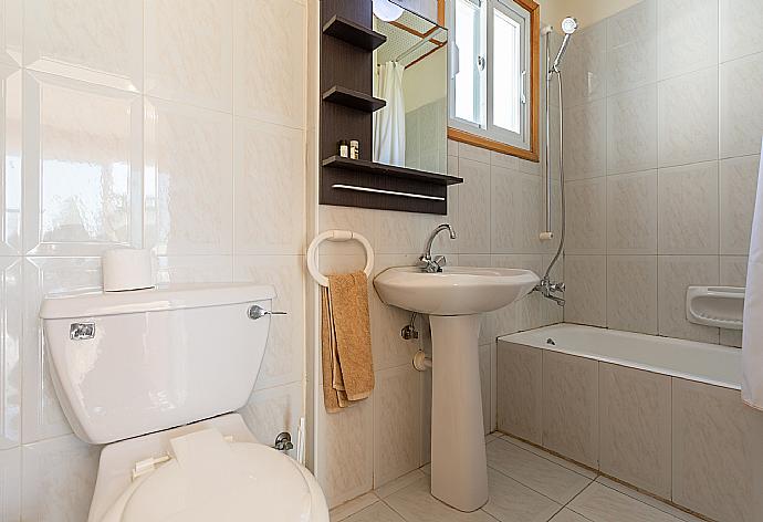 En suite bathroom with bath and shower . - Argaka Sun Villa Thio . (Photo Gallery) }}