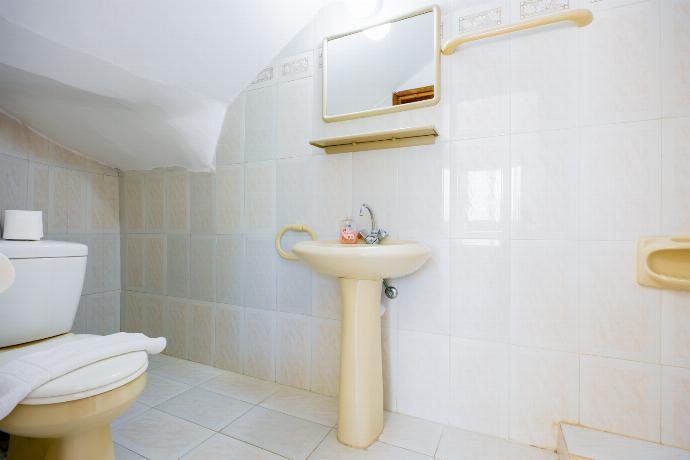  . - Villa Andreas . (Photo Gallery) }}