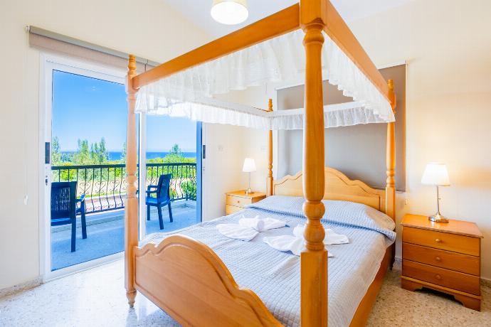  . - Villa Andreas . (Photo Gallery) }}