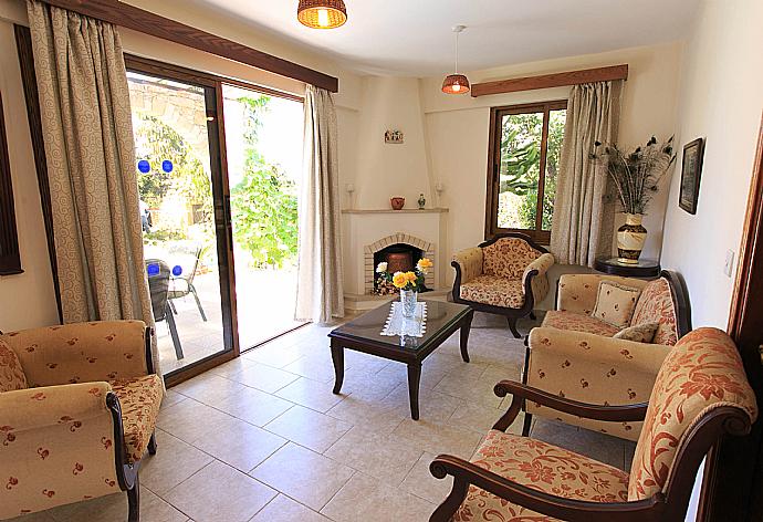 Living room with WiFi, TV, DVD player, A/C and terrace access . - Villa Solon . (Photo Gallery) }}