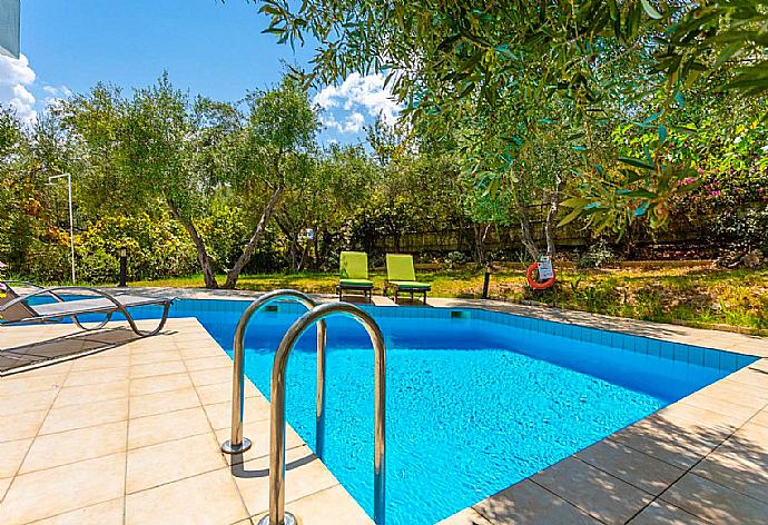 Private pool, terrace, and garden . - Villa Dimitra . (Galerie de photos) }}