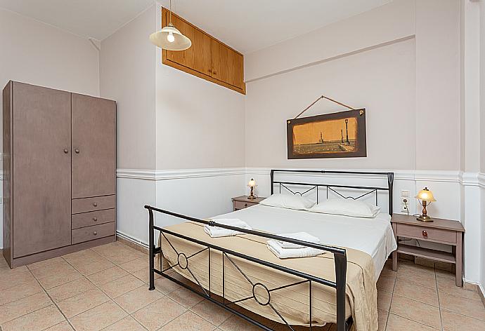 Double bedroom with A/C . - Villa Dimitra . (Galleria fotografica) }}