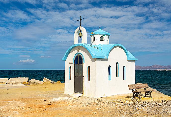 Local church in Galatas . - Villa Dimitra . (Galerie de photos) }}