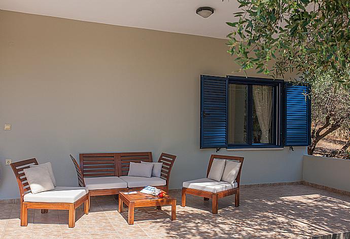 Terrace area . - Villa Manolis . (Fotogalerie) }}