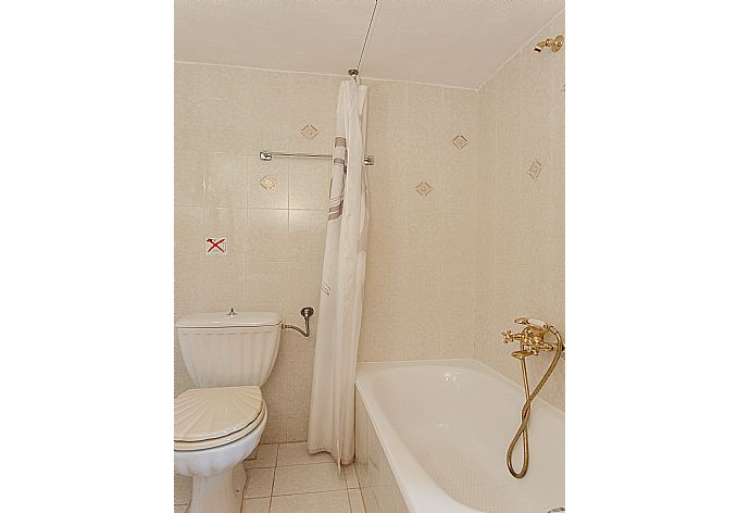 Villa Manolis Bathroom