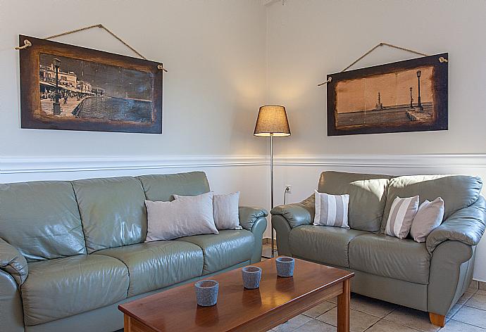 Living room with WiFi, TV, DVD player and A/C . - Villa Manolis . (Fotogalerie) }}