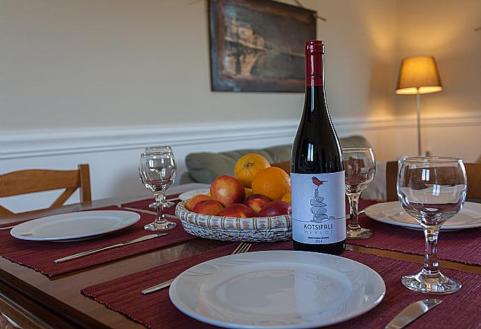 Dining area . - Villa Manolis . (Galerie de photos) }}