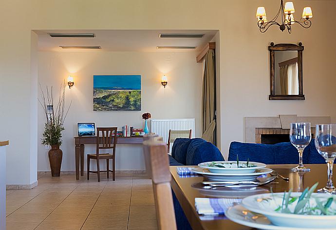 Open plan dining area . - Villa Ilia . (Fotogalerie) }}