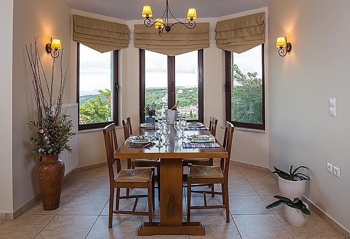 Dining area . - Villa Ilia . (Galería de imágenes) }}