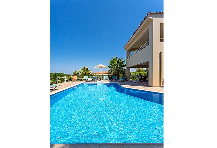 Private pool and terrace . - Villa Ilia . (Galería de imágenes) }}