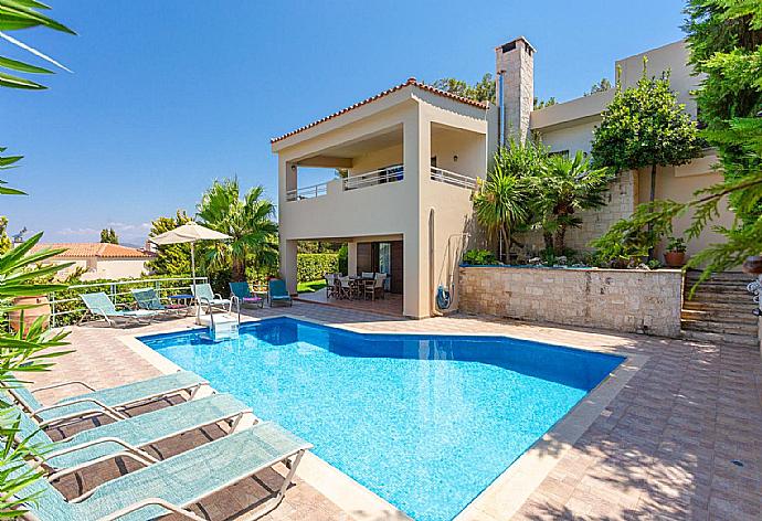 Beautiful villa with private pool and terrace . - Villa Ilia . (Галерея фотографий) }}