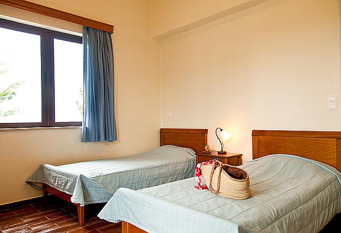 Twin Bedroom . - Villa Ilia . (Photo Gallery) }}