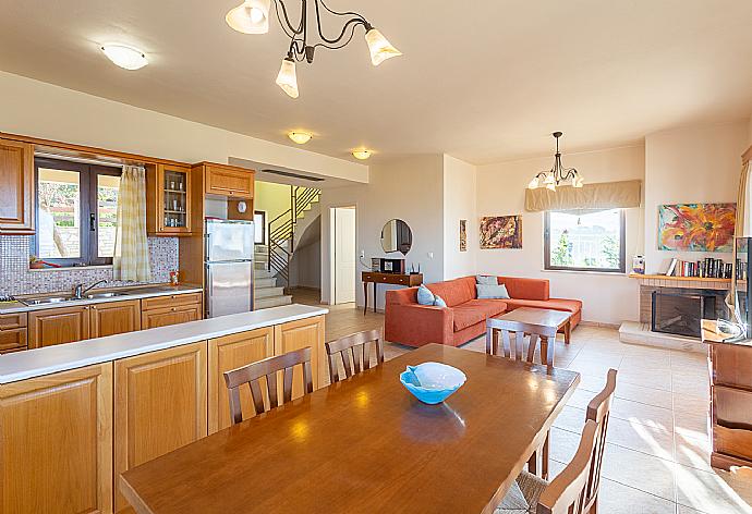 Open-plan living room with sofa, dining area, kitchen, ornamental fireplace, WiFi internet, satellite TV, DVD player, and terrace access . - Villa Selini . (Galleria fotografica) }}