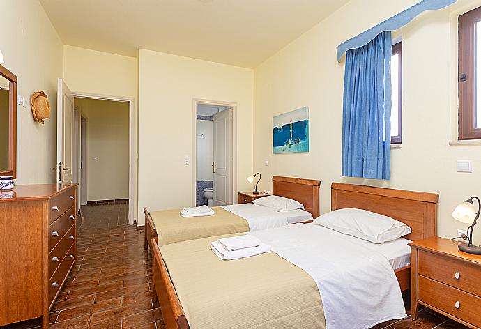 Twin bedroom with en suite bathroom, A/C, and balcony access . - Villa Selini . (Галерея фотографий) }}