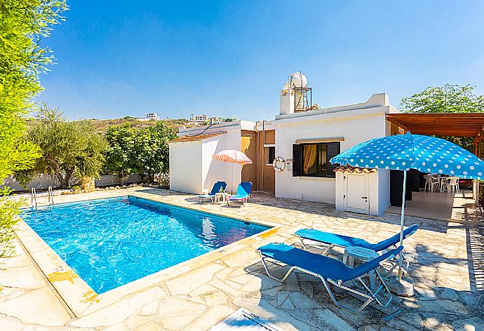 Beautiful villa with private pool and terrace with sea views . - Villa Lela Tria . (Galería de imágenes) }}