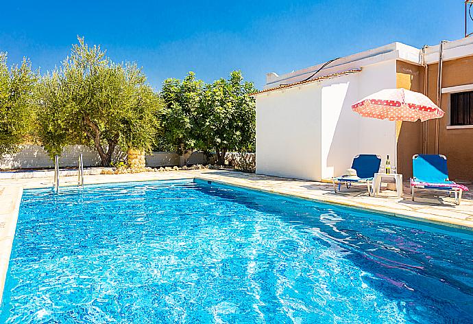 Private pool and terrace with sea views . - Villa Lela Tria . (Photo Gallery) }}