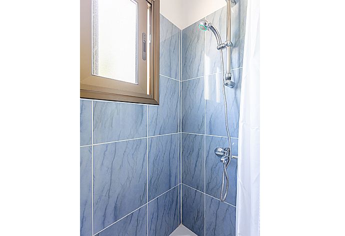 En suite bathroom with shower . - Villa Lela Tria . (Photo Gallery) }}