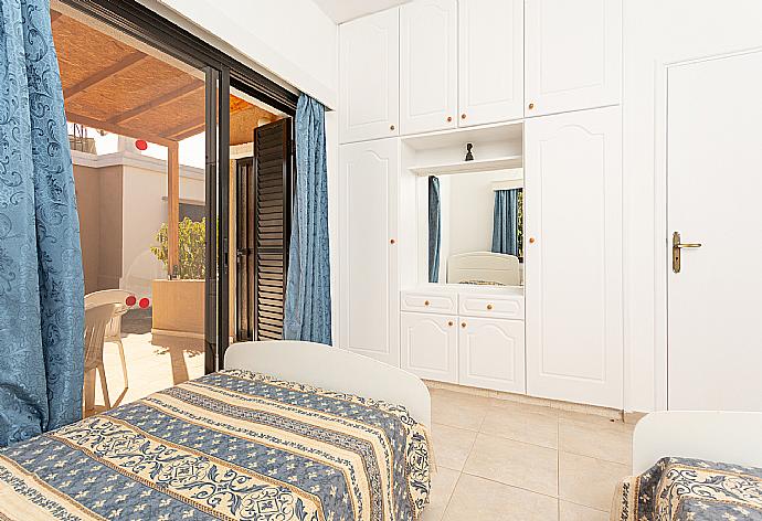 Twin bedroom with A/C and terrace access . - Villa Lela Tria . (Photo Gallery) }}