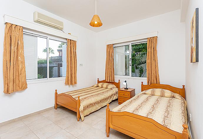 Twin bedroom with A/C . - Villa Lela Pente . (Photo Gallery) }}