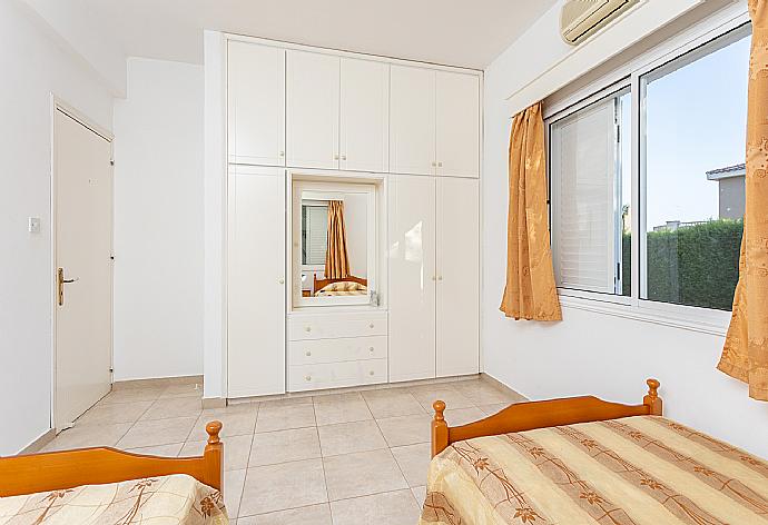 Twin bedroom with A/C . - Villa Lela Pente . (Photo Gallery) }}