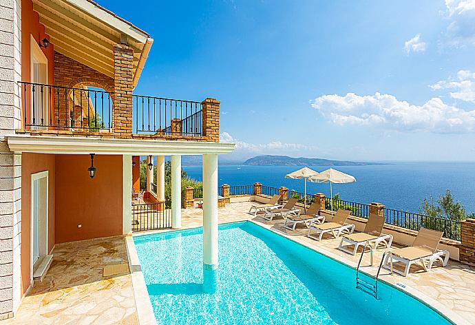 Beautiful villa with private pool and terrace with panoramic sea views . - Villa Emilios . (Galerie de photos) }}