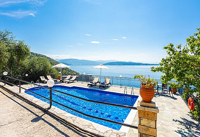 Private pool and terrace with panoramic sea views . - Villa Lina . (Photo Gallery) }}