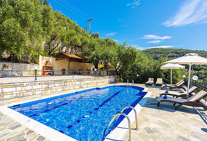 Private pool and terrace with panoramic sea views . - Villa Lina . (Fotogalerie) }}